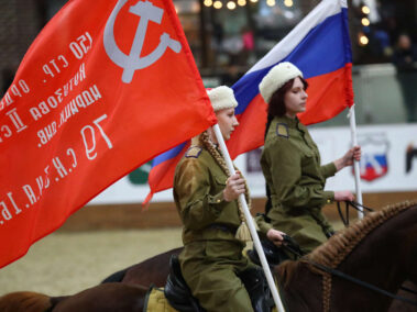 Яркая, динамичная, познавательная и... снежная выставка «Конная весна» прошла в MAXIMA PARK!
