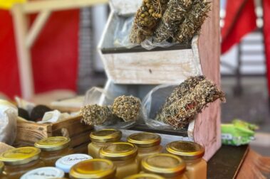 Ярмарка фермерской продукции и сувениров